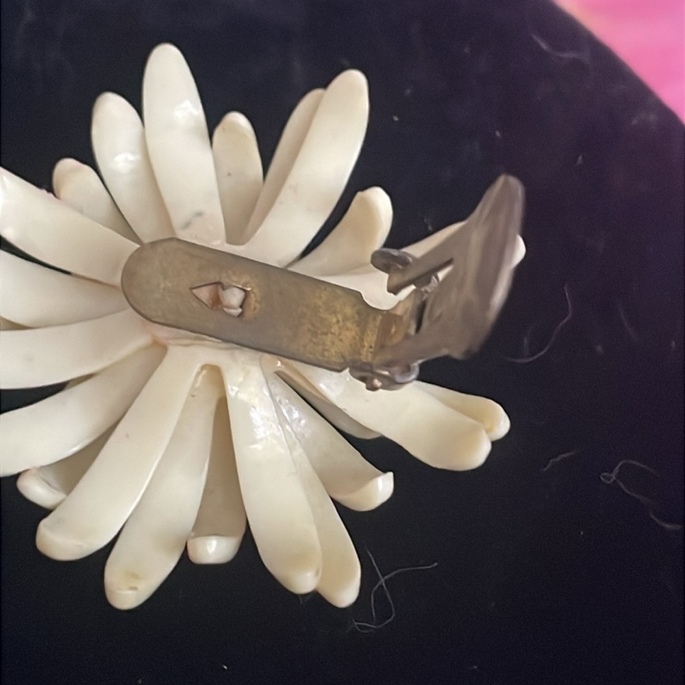 Vintage Cream Floral clip on Earrings - Picture 6 of 6